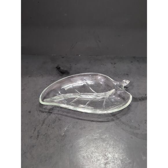 Vintage‎ Leaf Shaped Cut Glass Serving Tray, Candy Dish, Nut Dish, 9 Inches - Picture 1 of 8